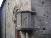 Viterbo - Pulpit where
St Thomas preached
(6947 bytes)